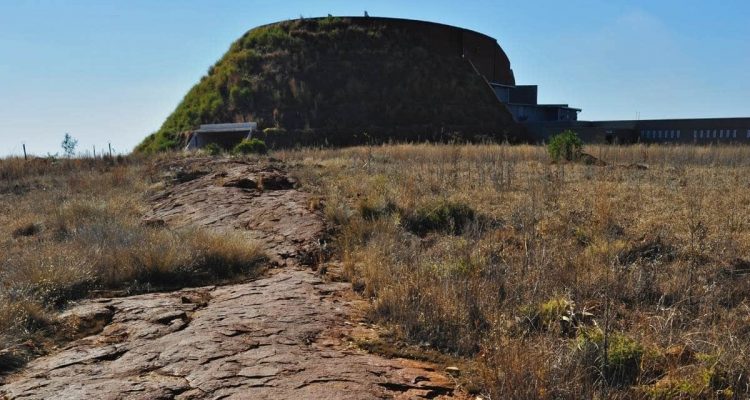 Maropeng entrance from veld